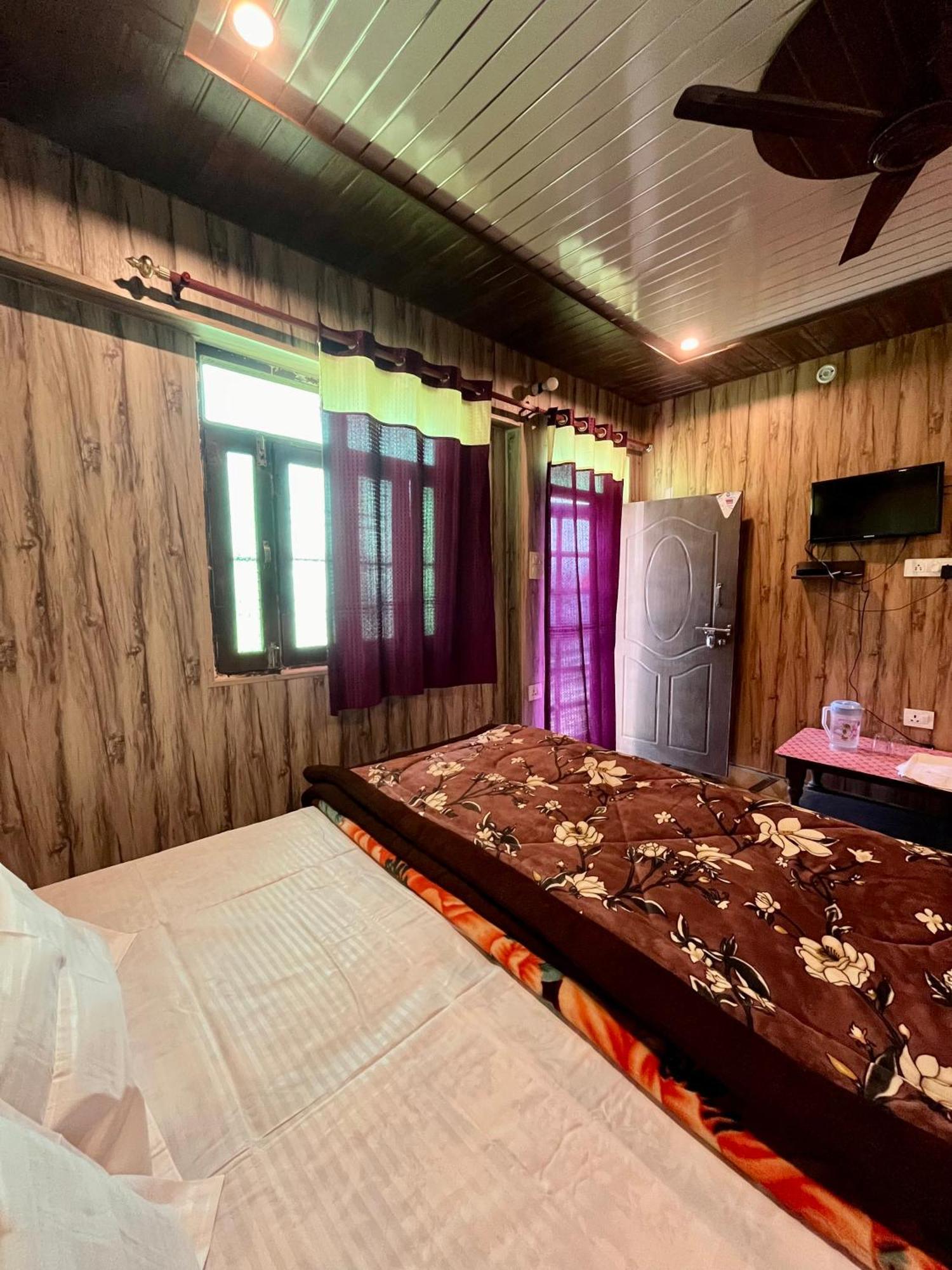 Astha Guest House Gopeshwar Exterior photo